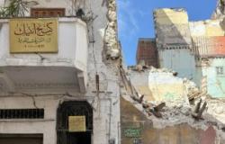 صورة الرئيس الراحل جمال عبد الناصر تظهر بين أنقاض عقار منهار في قلب الإسكندرية التاريخية