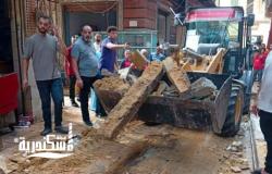 رئيس حي شرق تشن حملة مسائية لإزالة ١٤٣ تعدياً وإزالة أكشاك ومظلات مخالفة