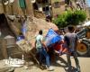 فور ورود البلاغ.. رئيس حي الجمرك ينتقل ميدانيًا ويزيل غرفاً مخالفة فوق عقار بشارع جودة